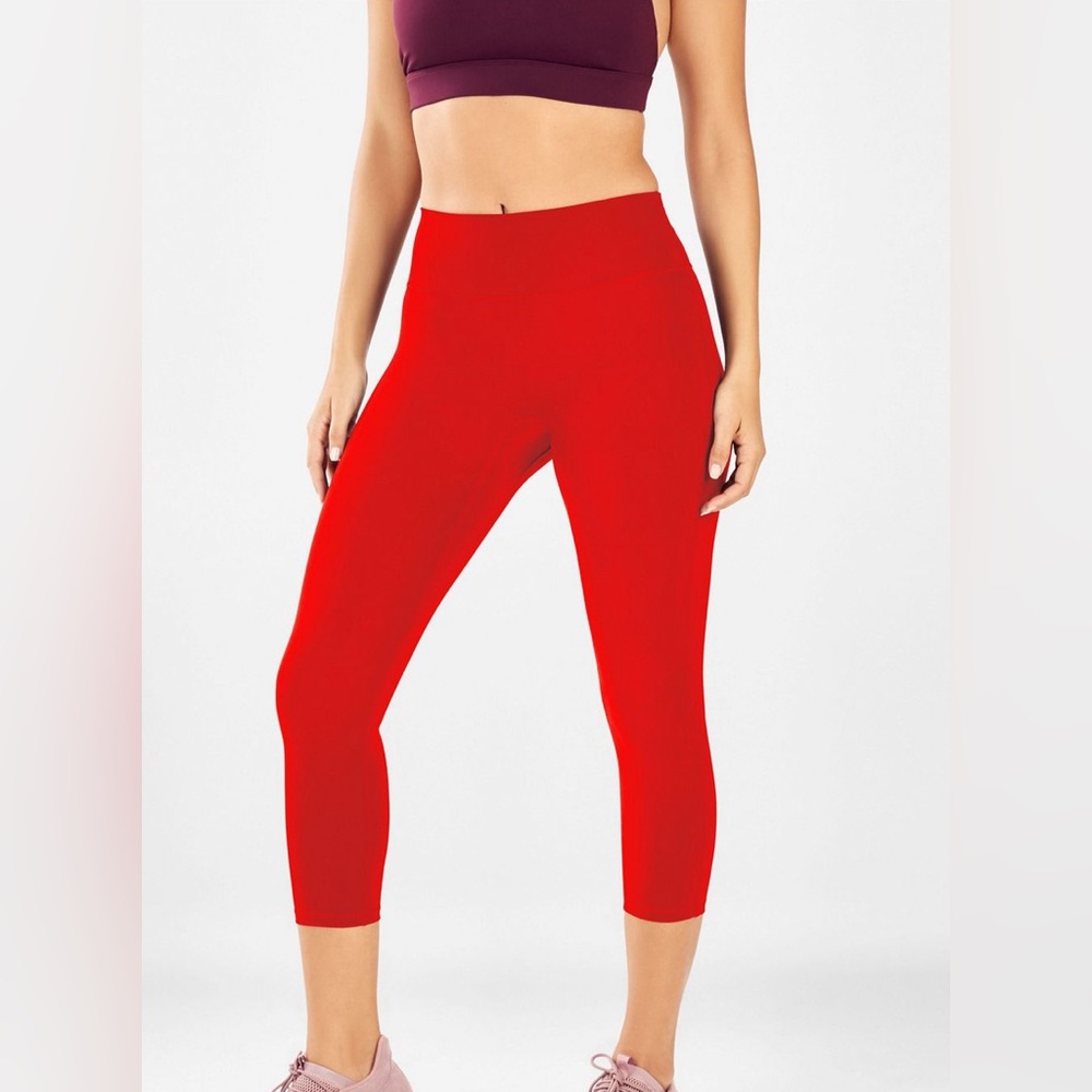 Fabletics Trinity Motion365 High-Waisted Capri Leggings Size Medium
